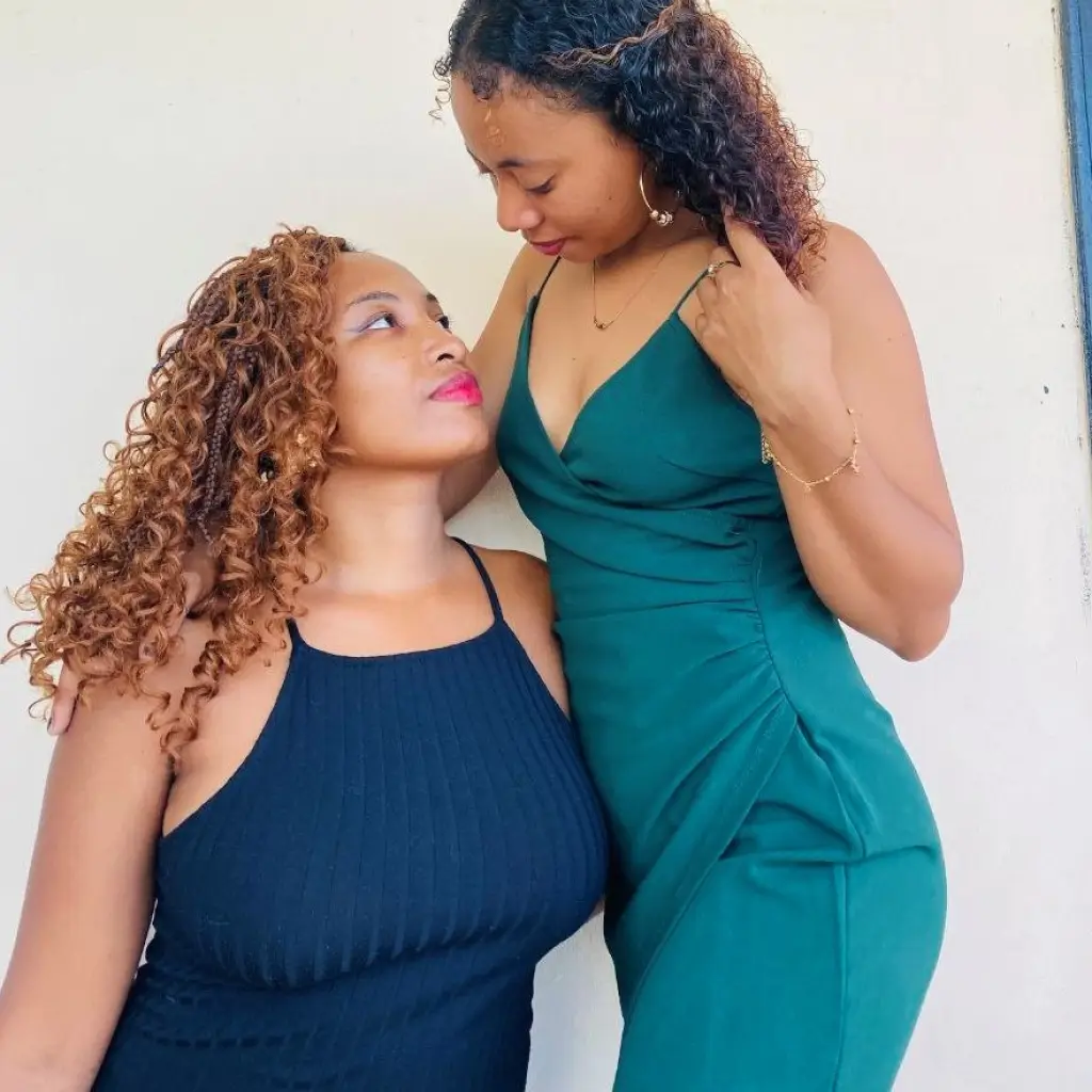 Duo Daisy and Mira Duo Daisy and Mira